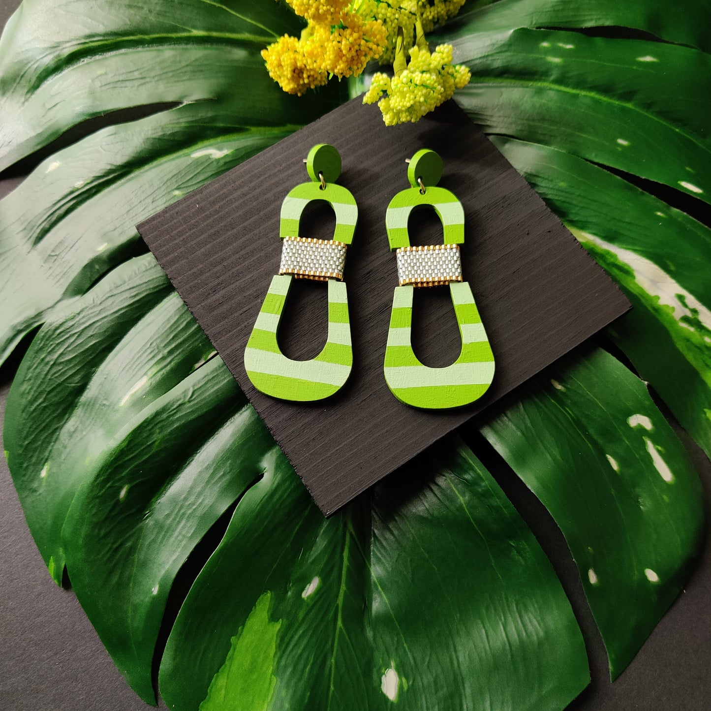 HOURGLASS EARRINGS | PASTEL LIME